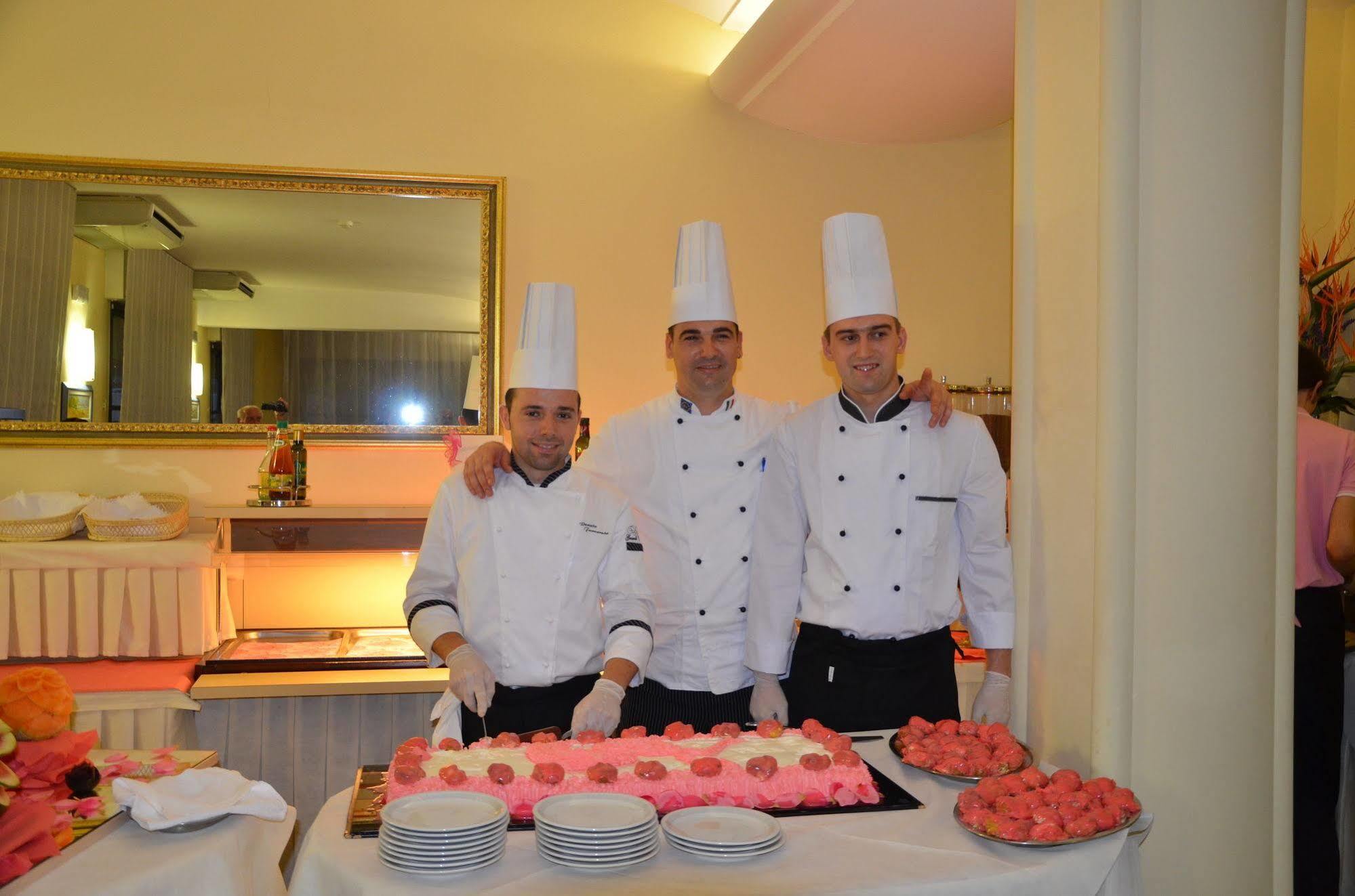 Hotel Sampaoli Белариа-Игеа Марина Екстериор снимка